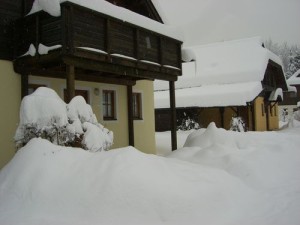 Haus "Claudia" im Schnee verunken
